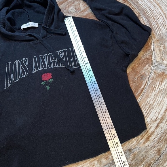 LOS ANGELES Black Cropped Hoodie w/ Rose, Size M - Picture 5 of 8